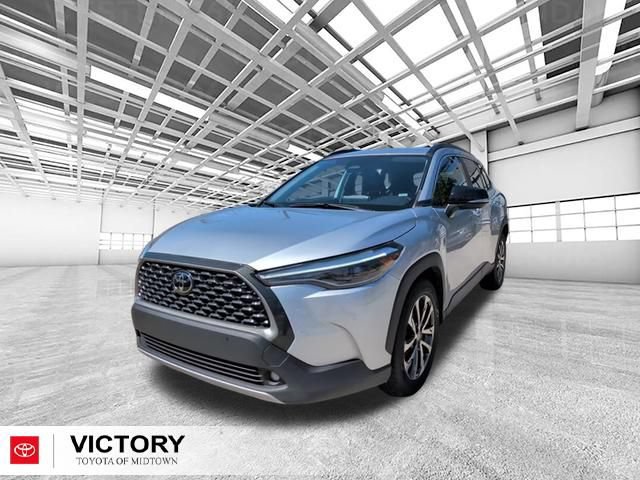 Certified 2025 Toyota Corolla Cross XLE FWD image 8