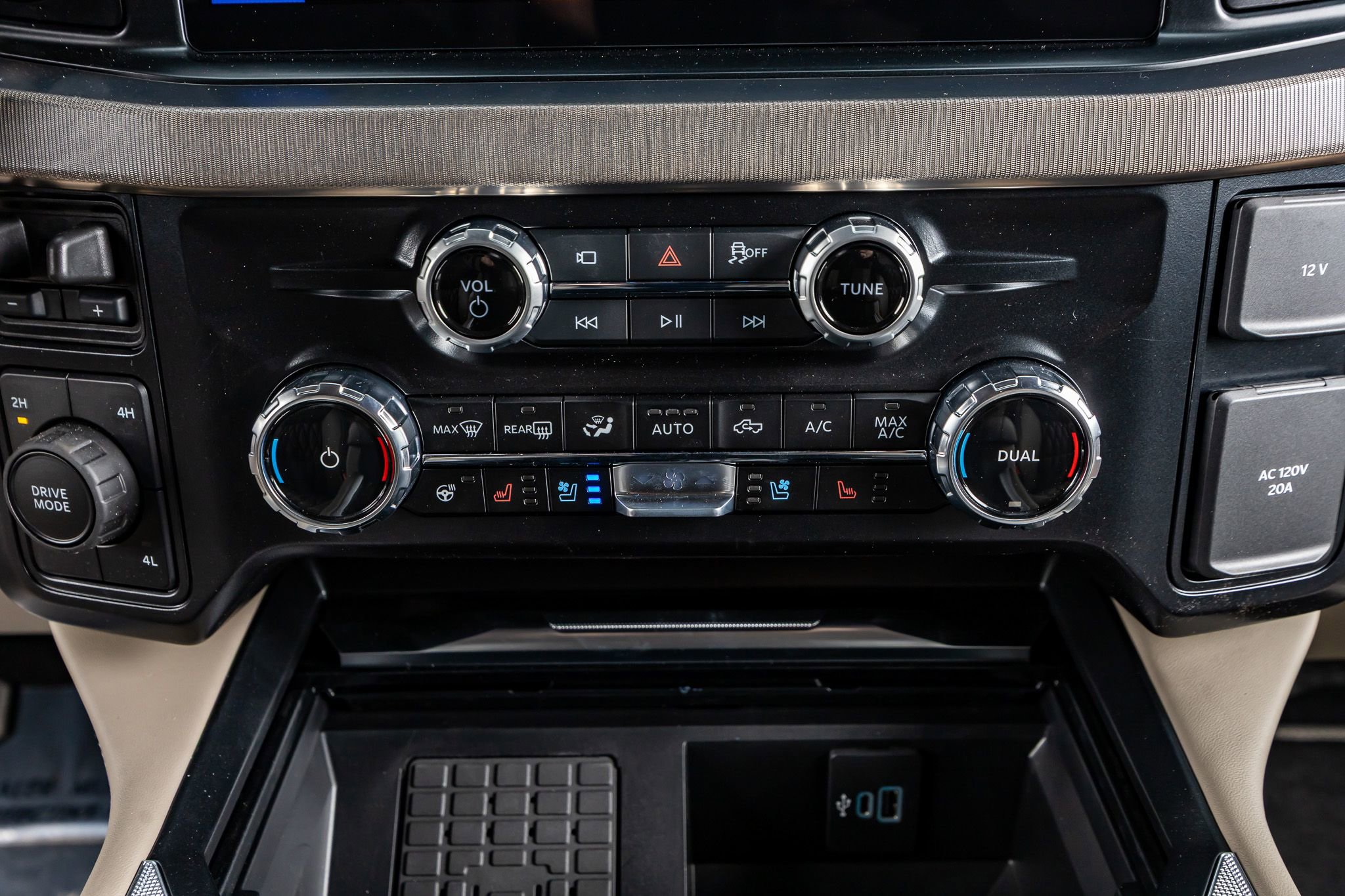 Used 2026 Ford F450 Platinum w/ Platinum Plus Package image 26