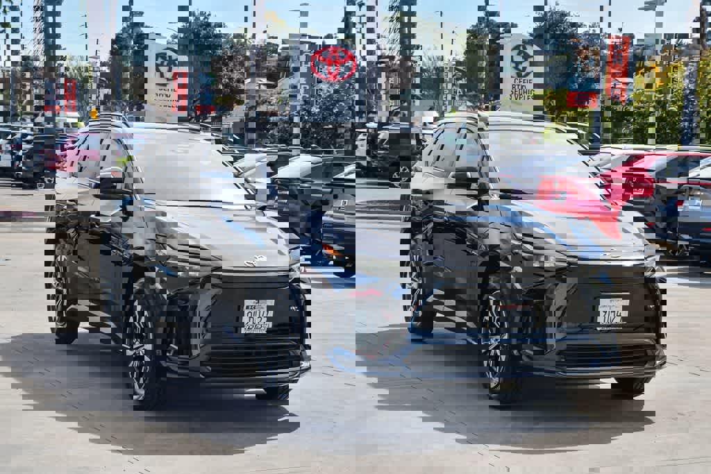 Used 2024 Toyota bZ4X XLE w/ Weather Package image 3