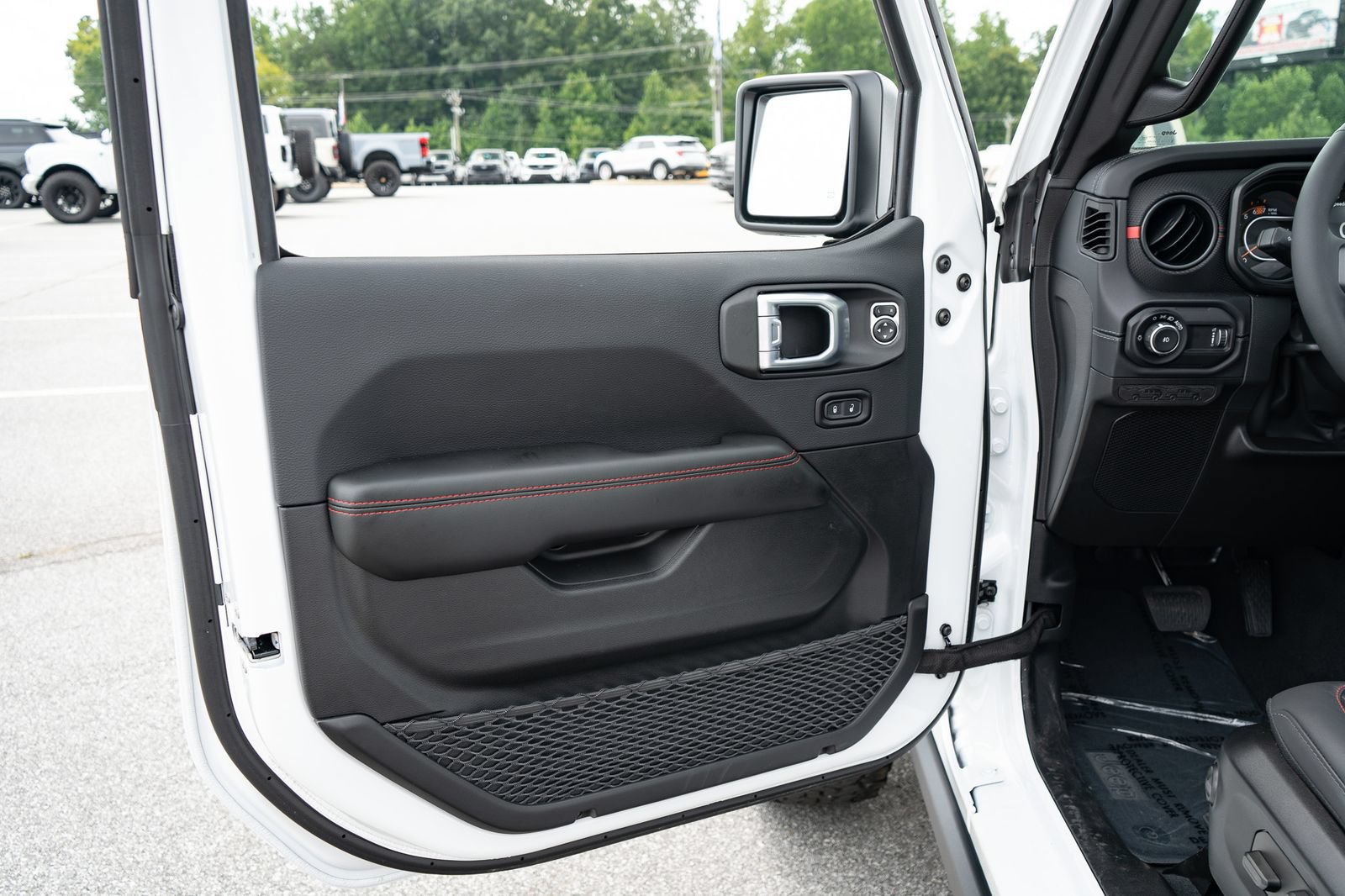 New 2026 Jeep Wrangler Unlimited Rubicon AWD/4WD image 33