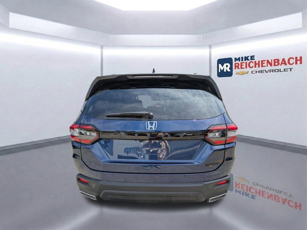 Used 2025 Honda Pilot Sport image 5