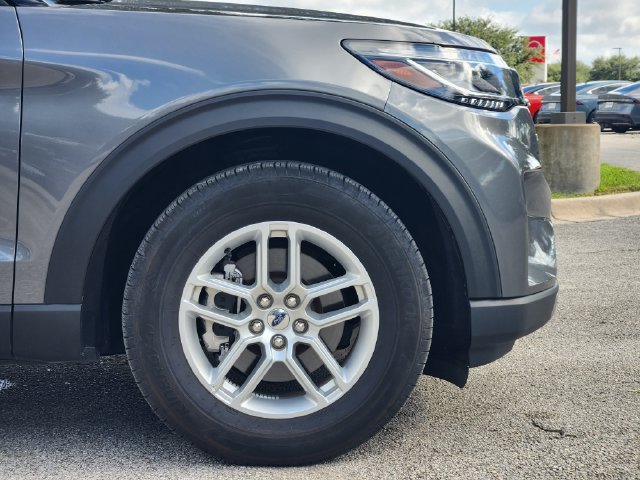 Used 2025 Ford Explorer Active w/ Active Comfort Package RWD image 9