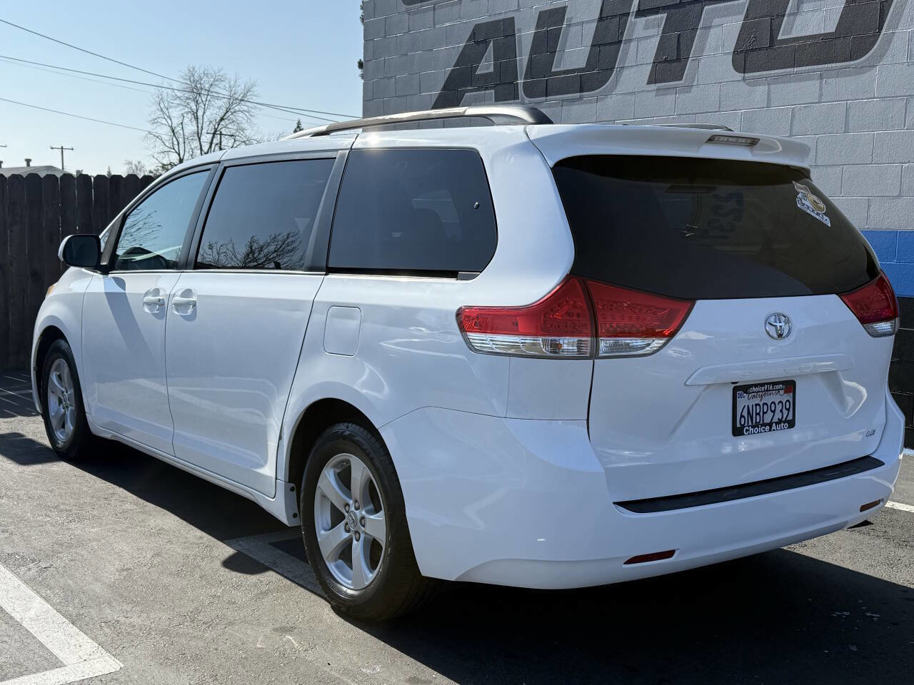 Used 2012 Toyota Sienna LE image 4