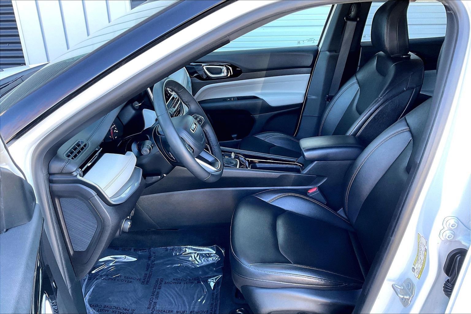 Used 2024 Jeep Compass Limited image 16