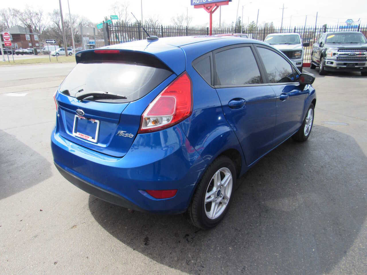Used 2019 Ford Fiesta SE image 5