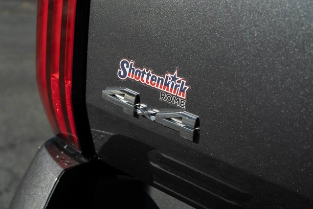 Used 2022 Toyota Tundra SR5 w/ SR5 Convenience Package image 15