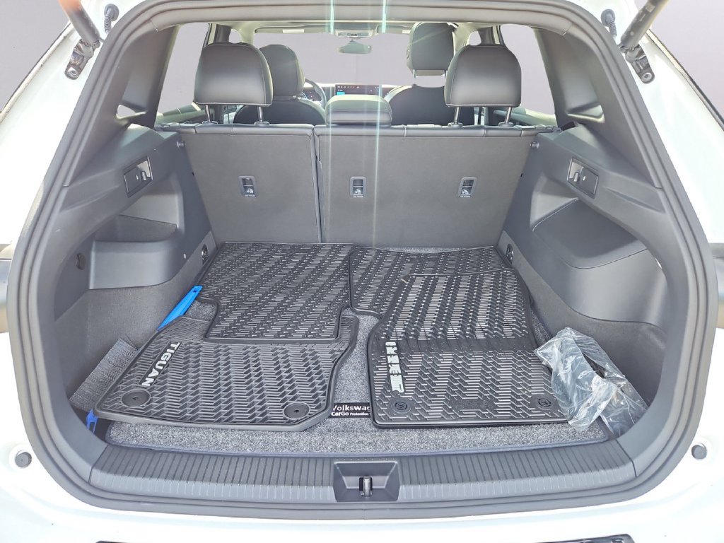 Certified 2026 Volkswagen Tiguan SE R-Line AWD/4WD image 34