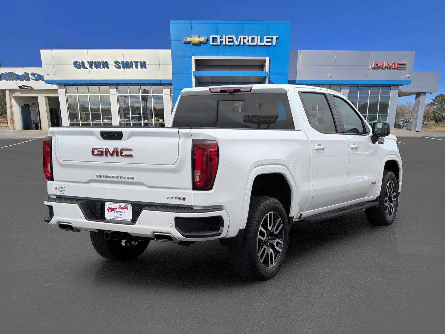 Used 2024 GMC Sierra 1500 AT4 w/ Technology Package image 8