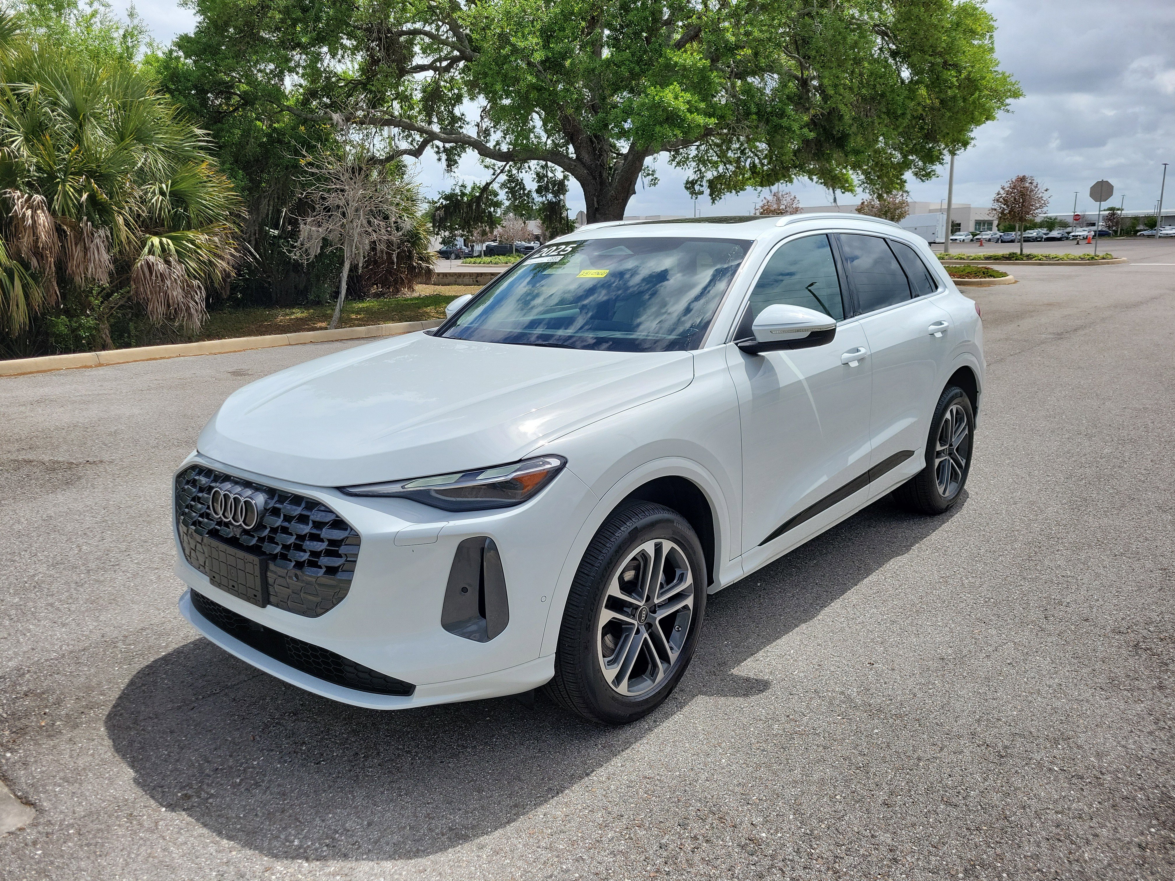 Used 2025 Audi Q5 Premium w/ Convenience Package image 8