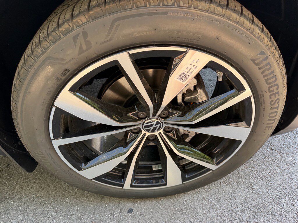 New 2026 Volkswagen Atlas Cross Sport SEL Premium R-Line image 9