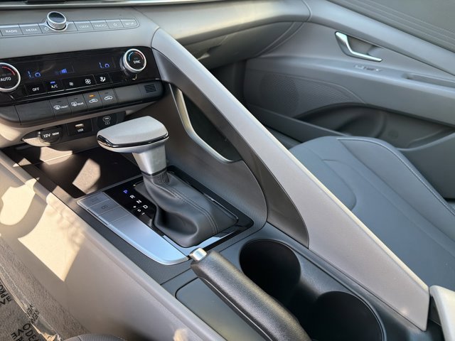 Used 2024 Hyundai Elantra SEL image 21