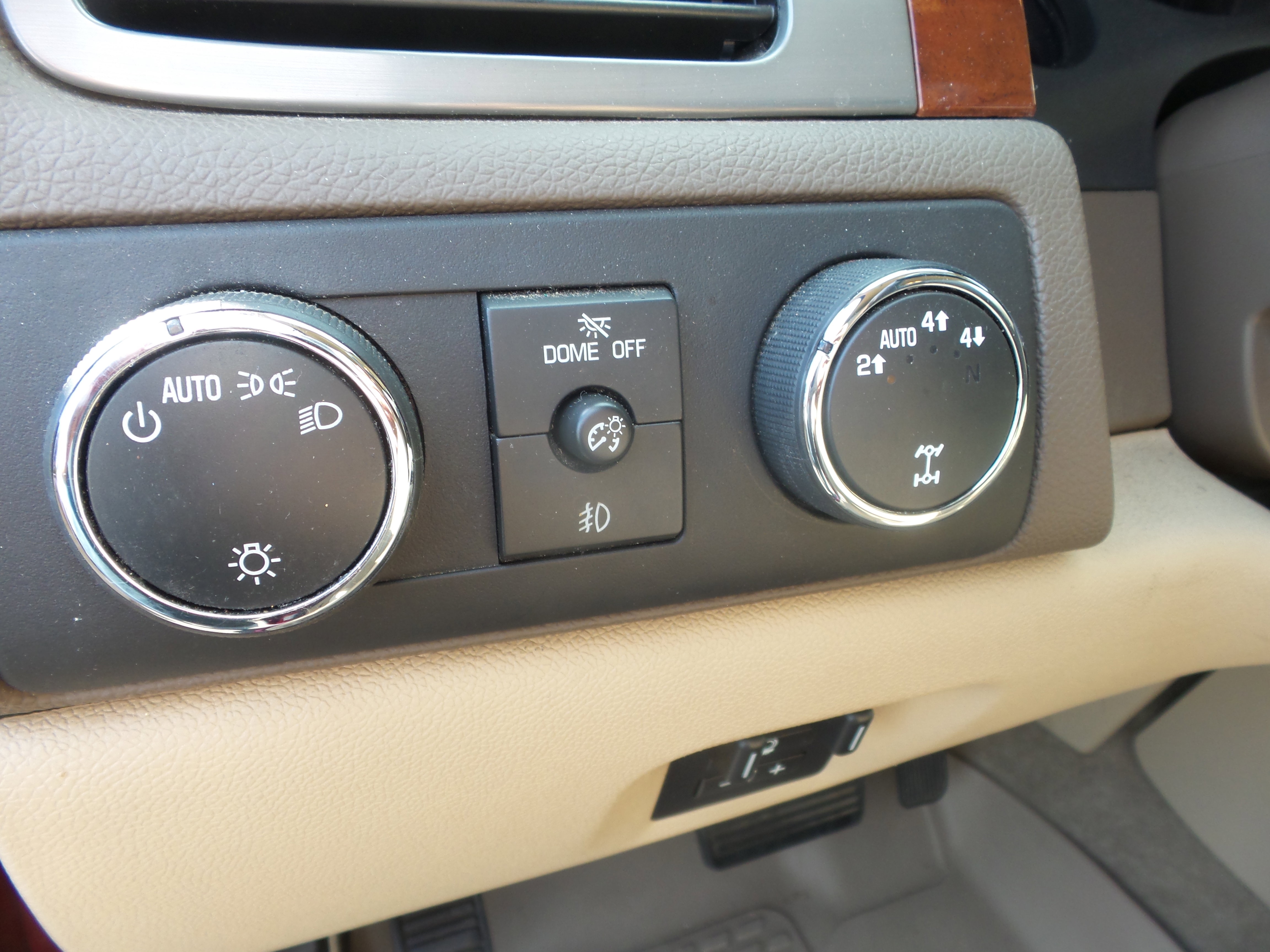 Used 2013 GMC Yukon SLT w/ SLT Chrome Package image 32