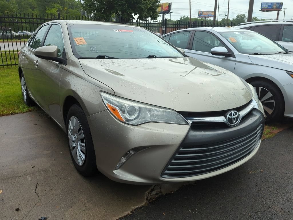 Used 2017 Toyota Camry LE FWD image 3