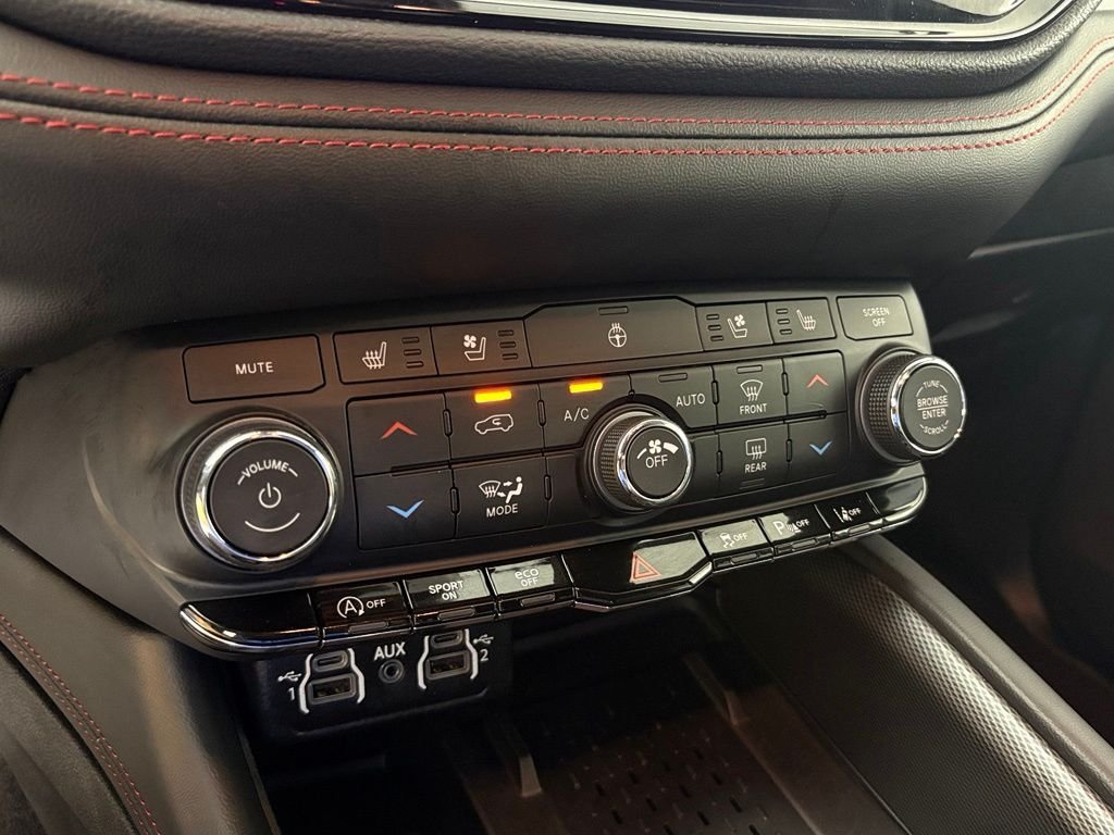 Used 2025 Dodge Durango GT AWD/4WD image 28