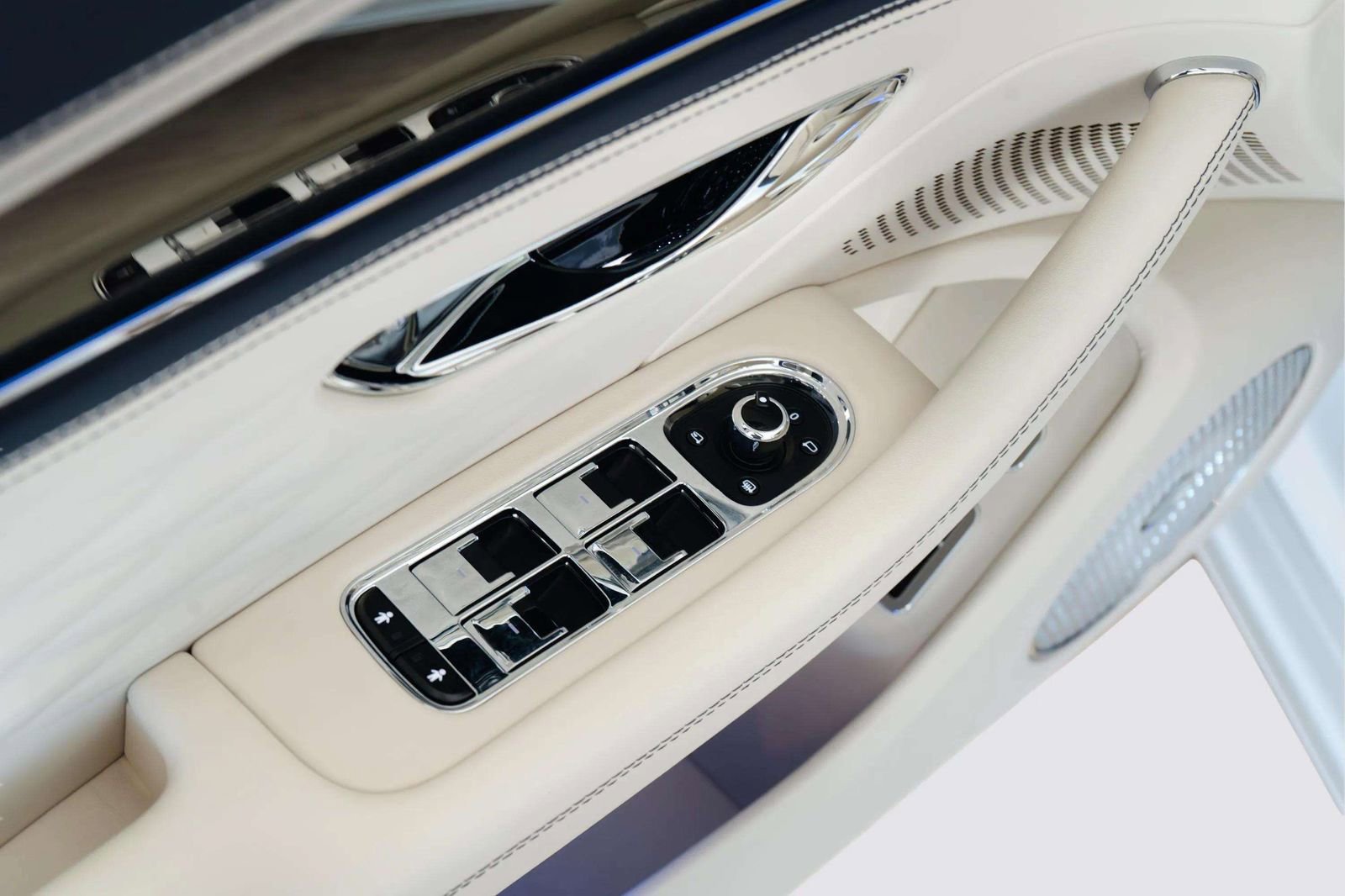 Used 2023 Bentley Flying Spur Azure AWD/4WD image 26