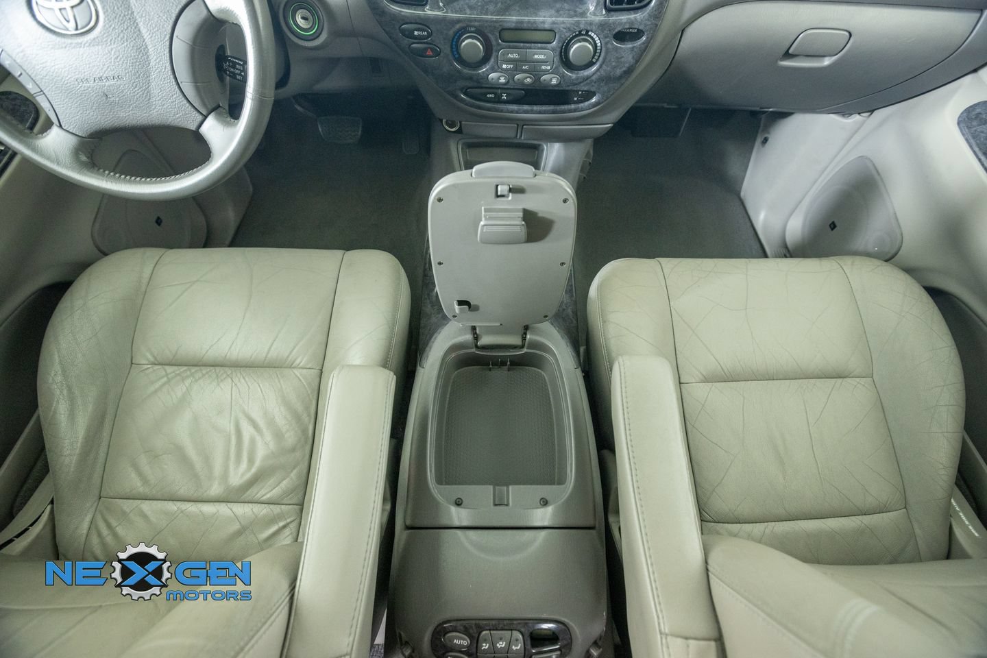 Used 2004 Toyota Sequoia Limited w/ Preferred Accessory Pkg AWD/4WD image 35