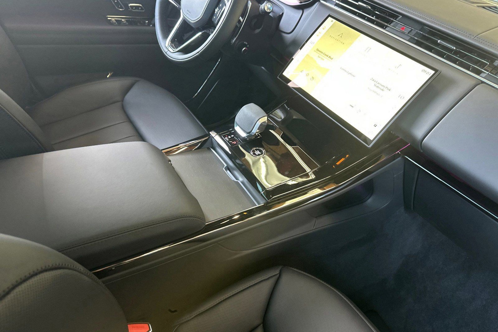 New 2026 Land Rover Range Rover Sport Autobiography AWD/4WD image 17