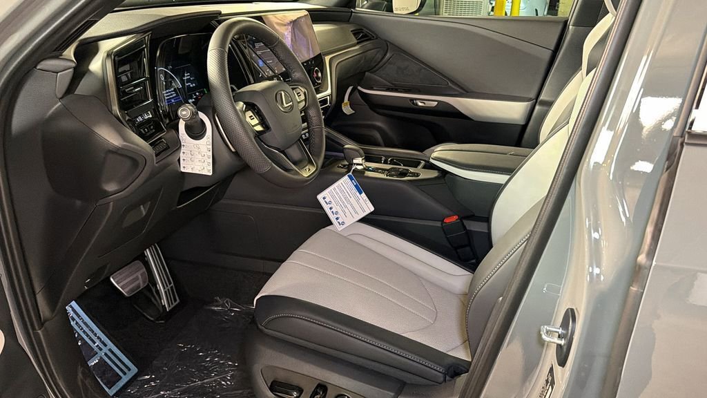 New 2026 Lexus TX 500h AWD image 16