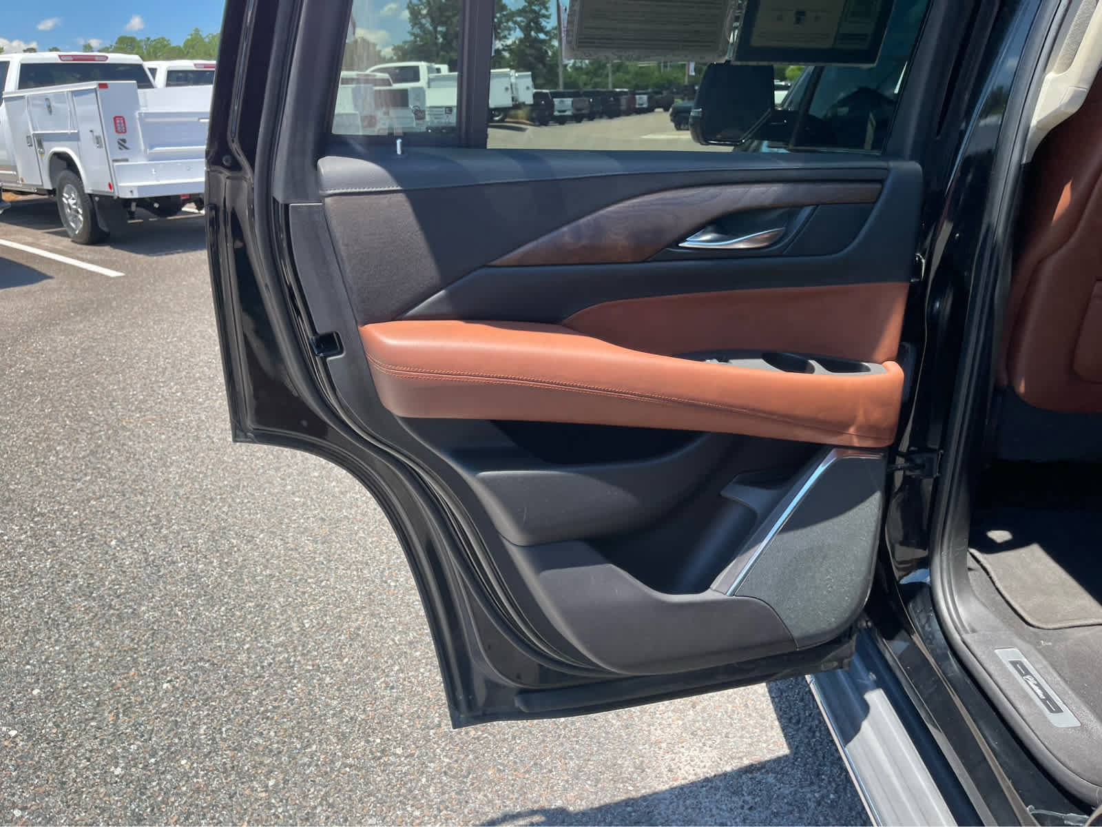 Used 2017 Cadillac Escalade Premium Luxury AWD/4WD image 11