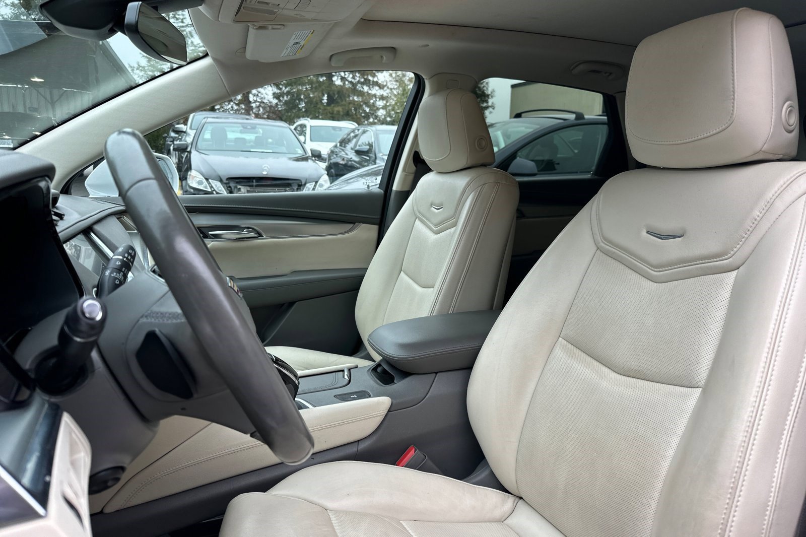 Used 2018 Cadillac XT5 Luxury w/ Driver Awareness Package image 5