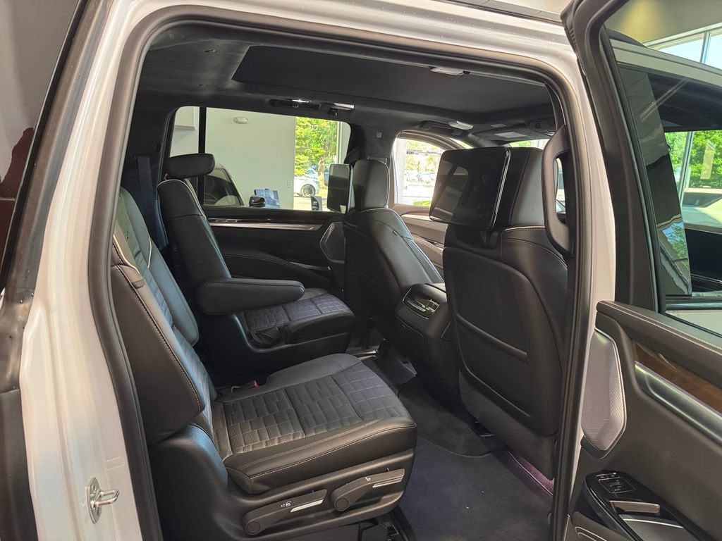 New 2026 Cadillac Escalade ESV Platinum Sport AWD/4WD image 14