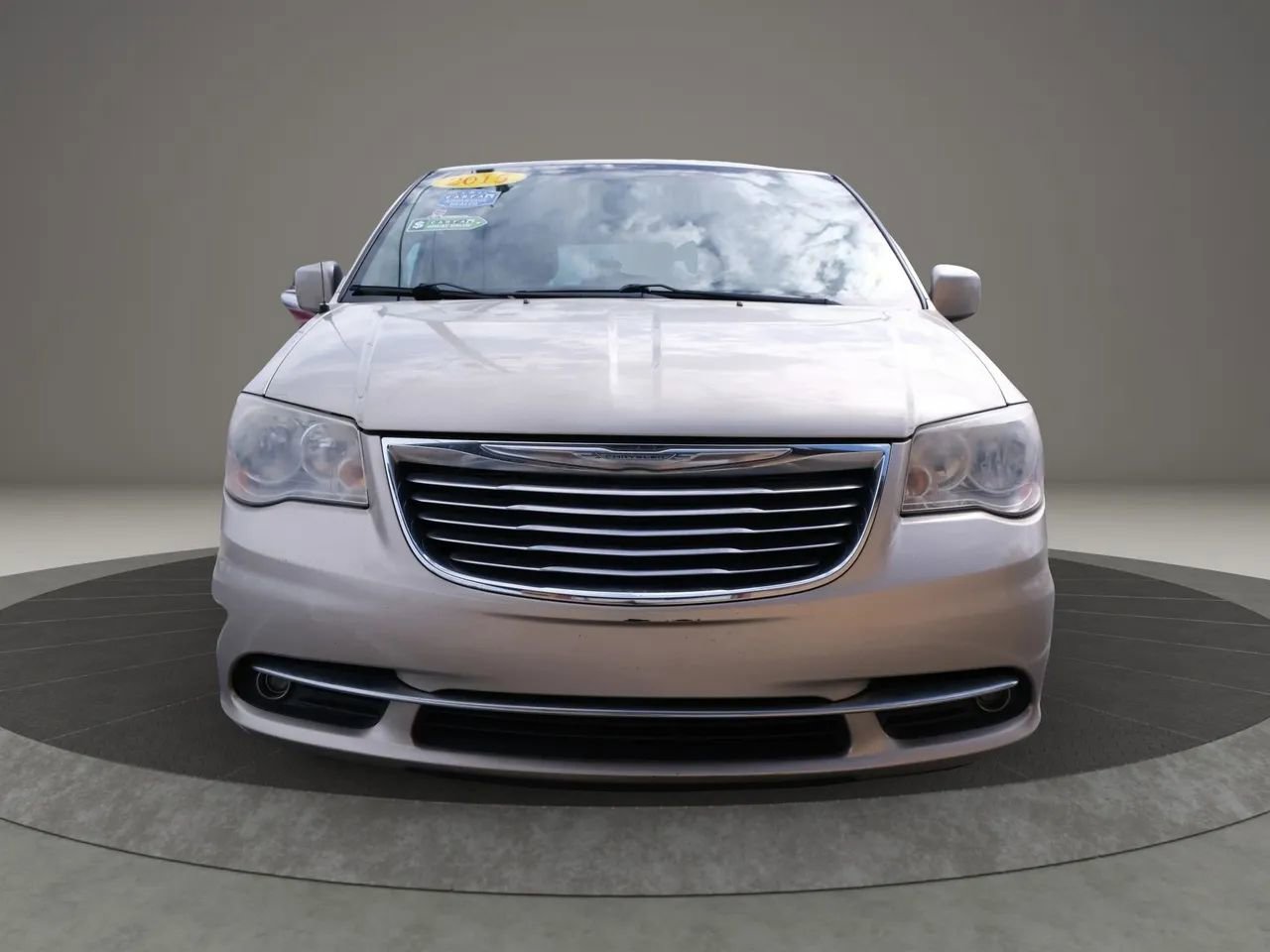 Used 2015 Chrysler Town & Country Touring image 8