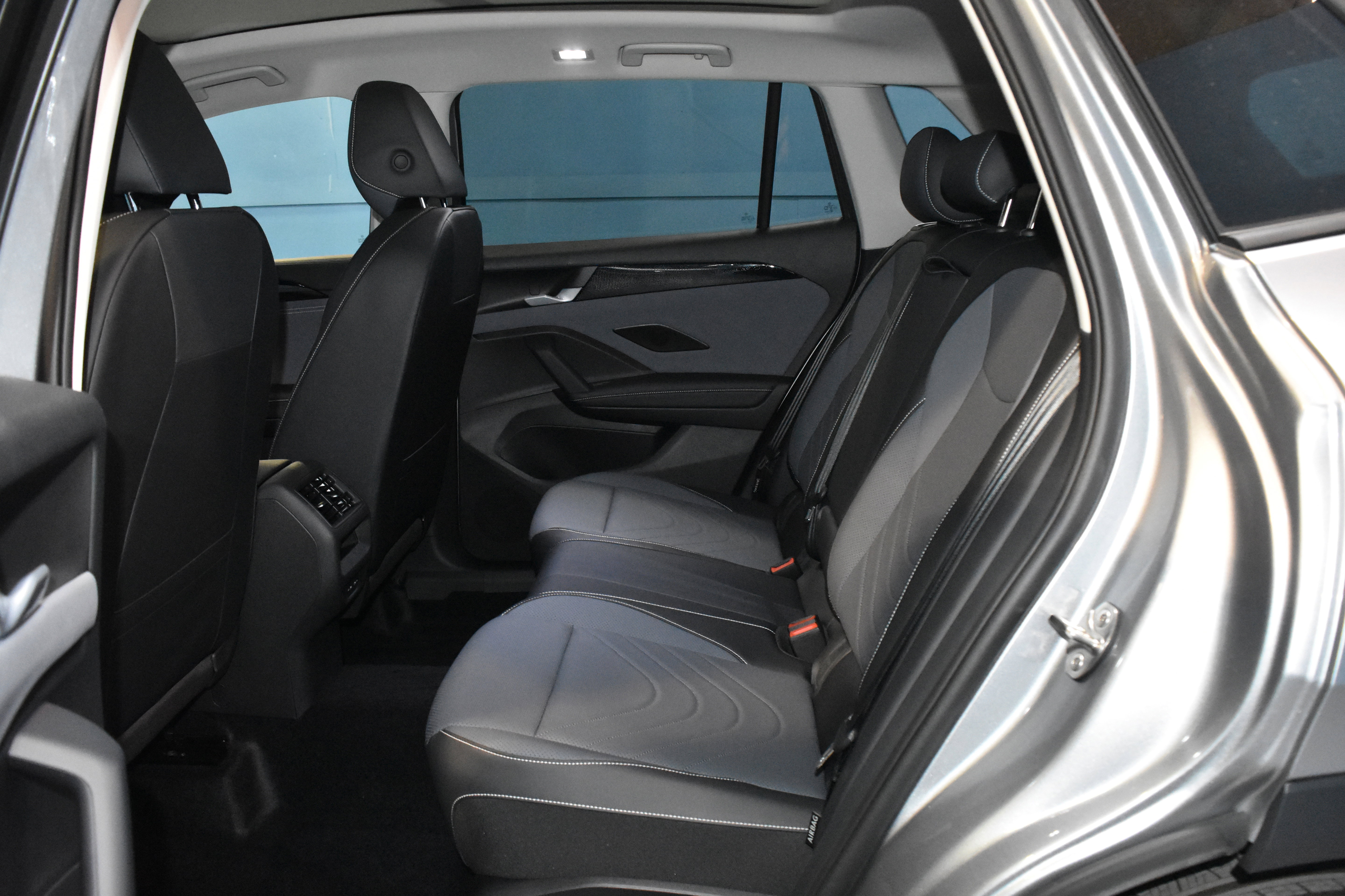 New 2026 Volkswagen Tiguan SE AWD/4WD image 16