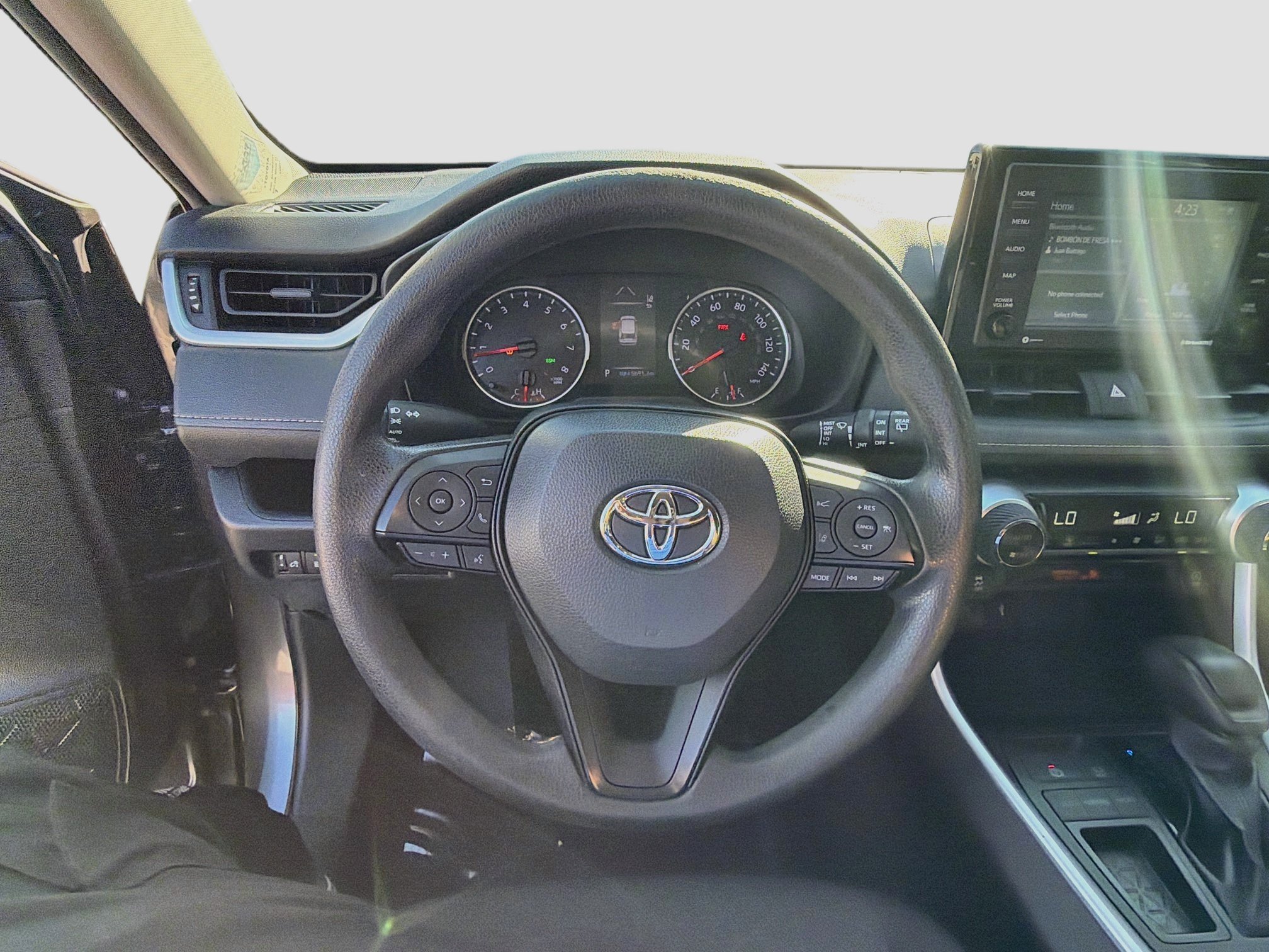 Used 2022 Toyota RAV4 XLE w/ Convenience Package FWD image 7