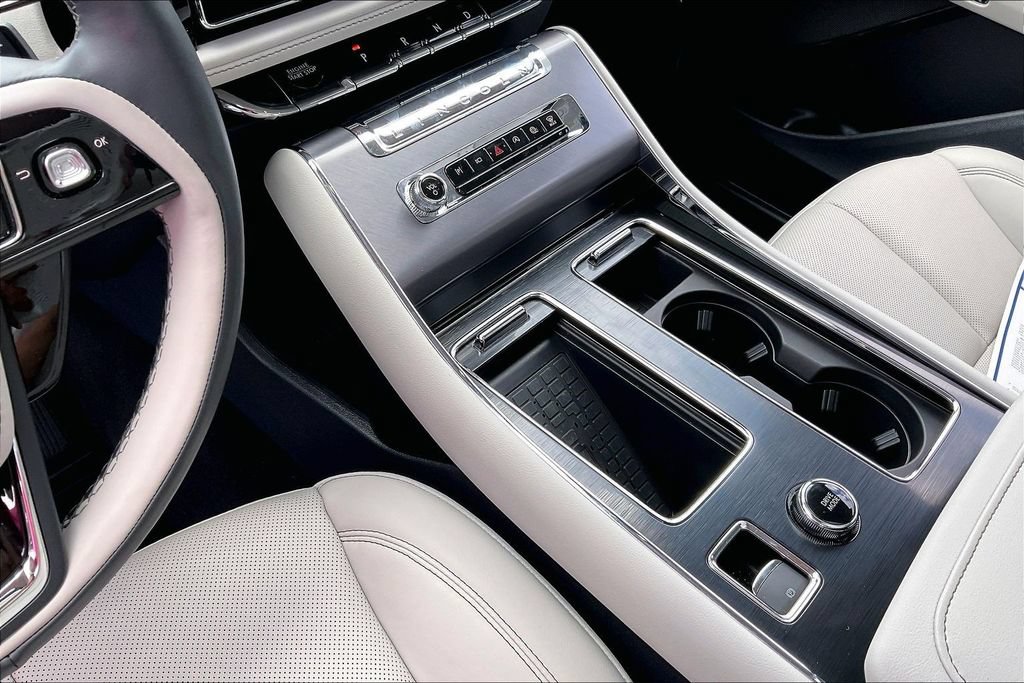 Used 2026 Lincoln Aviator AWD w/ Jet Appearance Package image 16