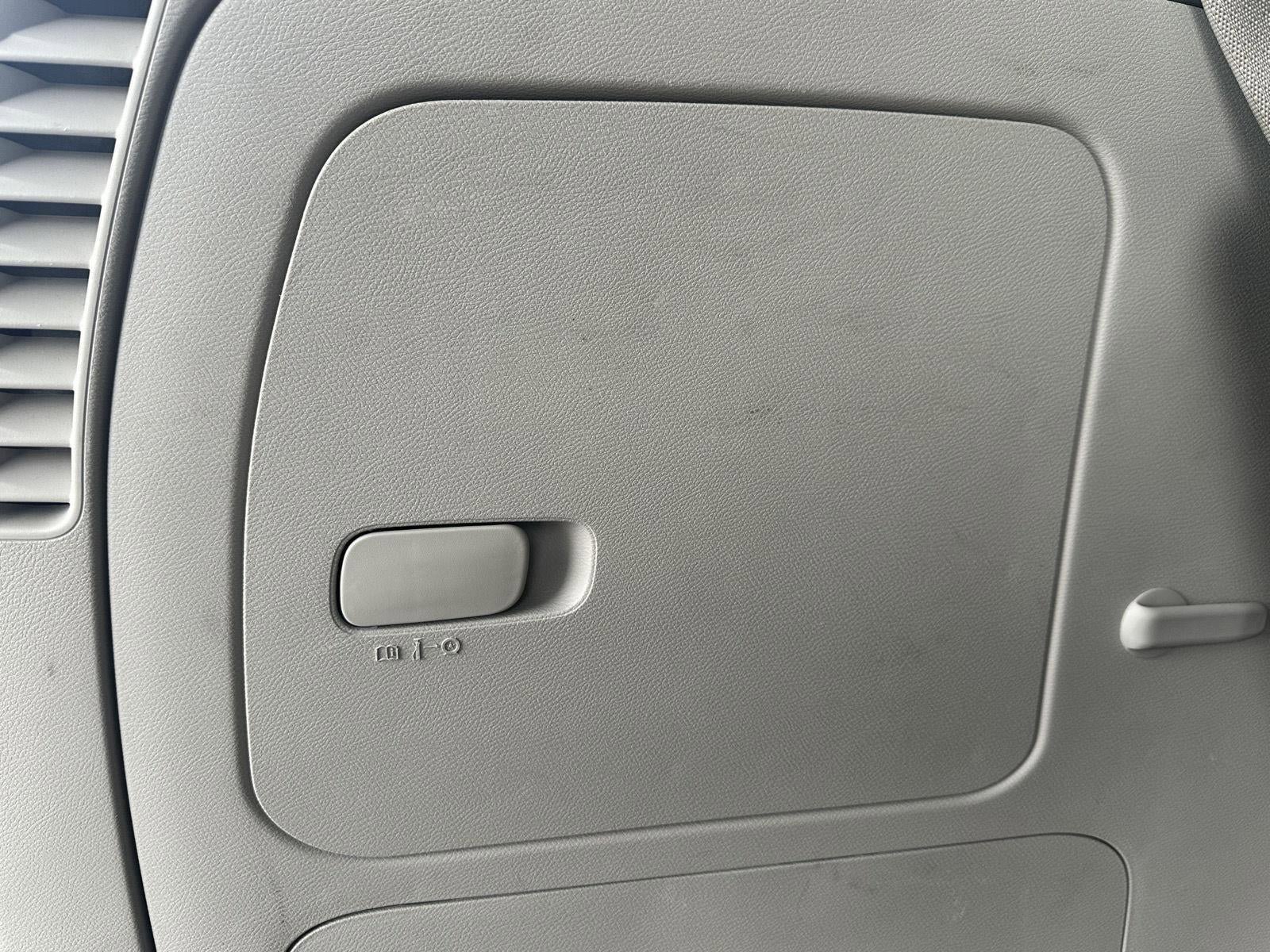 Used 2024 Chrysler Pacifica Select FWD image 46