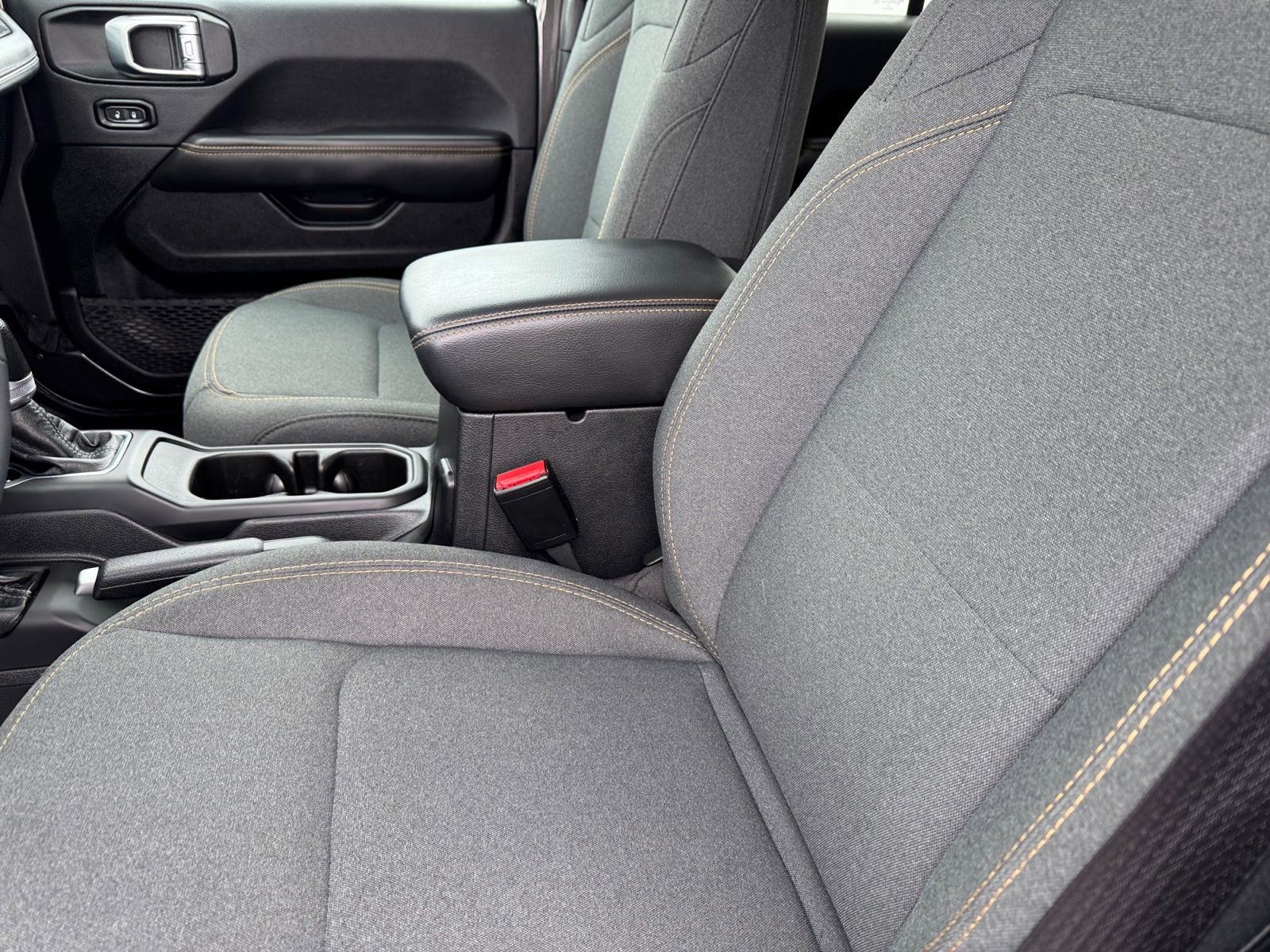 Used 2024 Jeep Wrangler Sahara w/ Technology Group AWD/4WD image 19