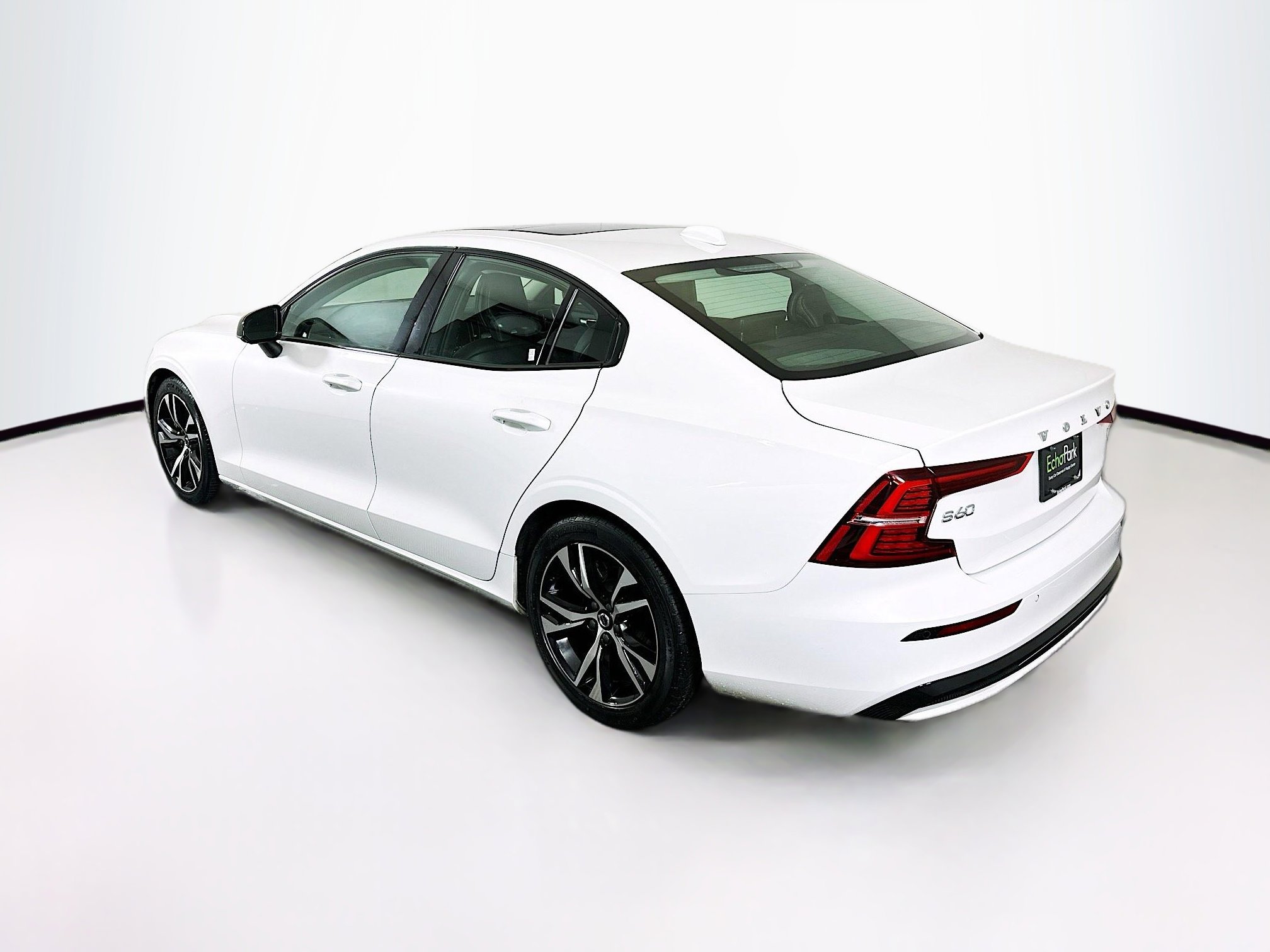 Used 2024 Volvo S60 B5 Core image 5