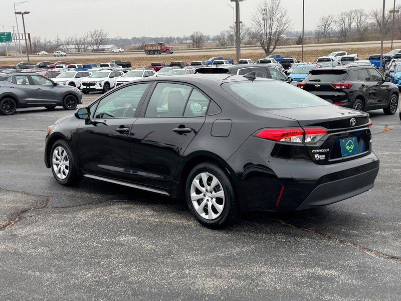 Used 2025 Toyota Corolla LE image 2