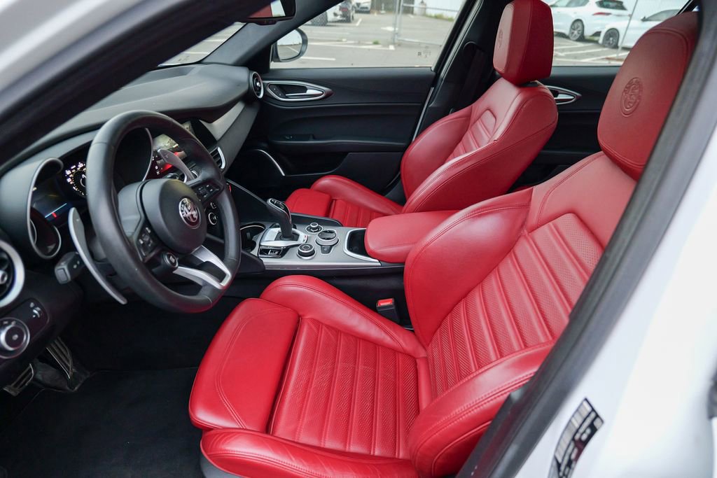 Used 2023 Alfa Romeo Giulia Veloce AWD/4WD image 22