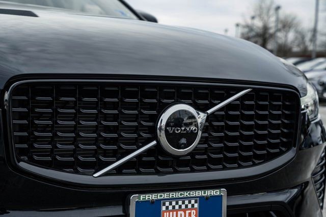 Used 2023 Volvo XC60 B5 Plus w/ Climate Package image 12