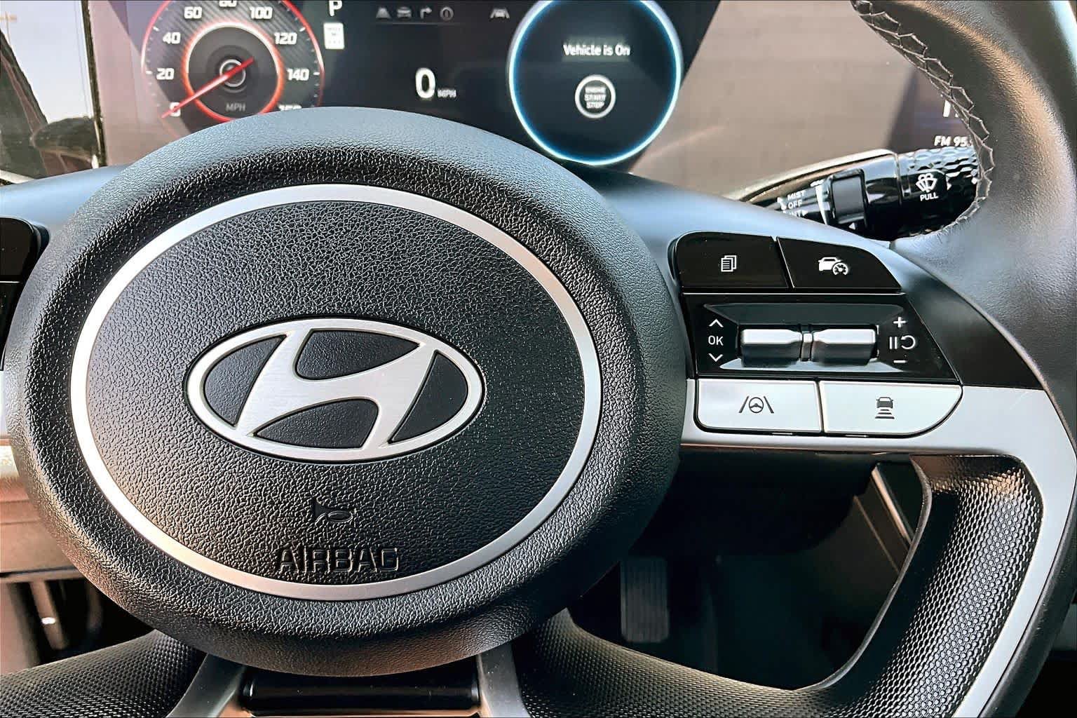 Used 2025 Hyundai Elantra Limited FWD image 24