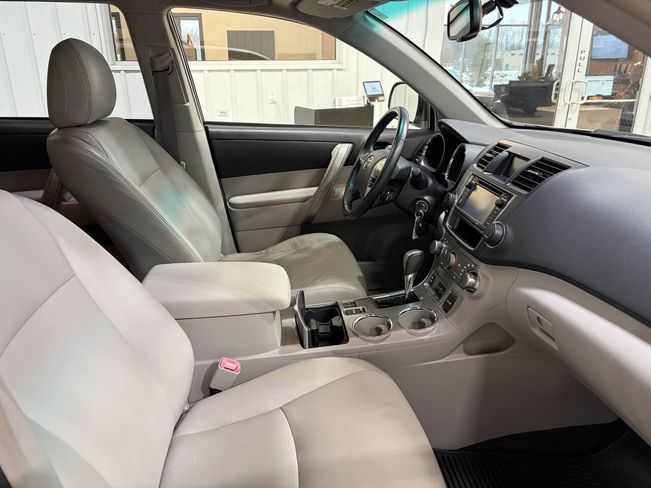 Used 2013 Toyota Highlander 4WD Hybrid image 37