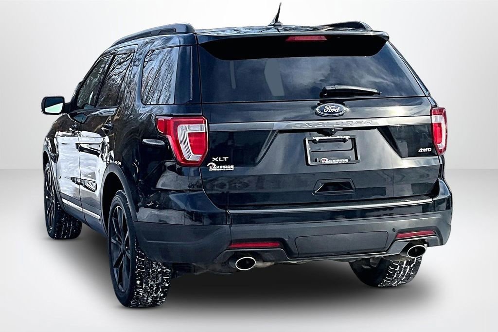Used 2018 Ford Explorer XLT w/ XLT Appearance Package image 4