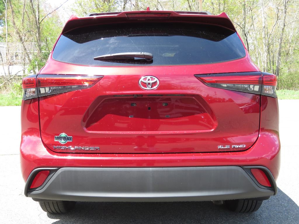 Used 2020 Toyota Highlander XLE AWD/4WD image 6