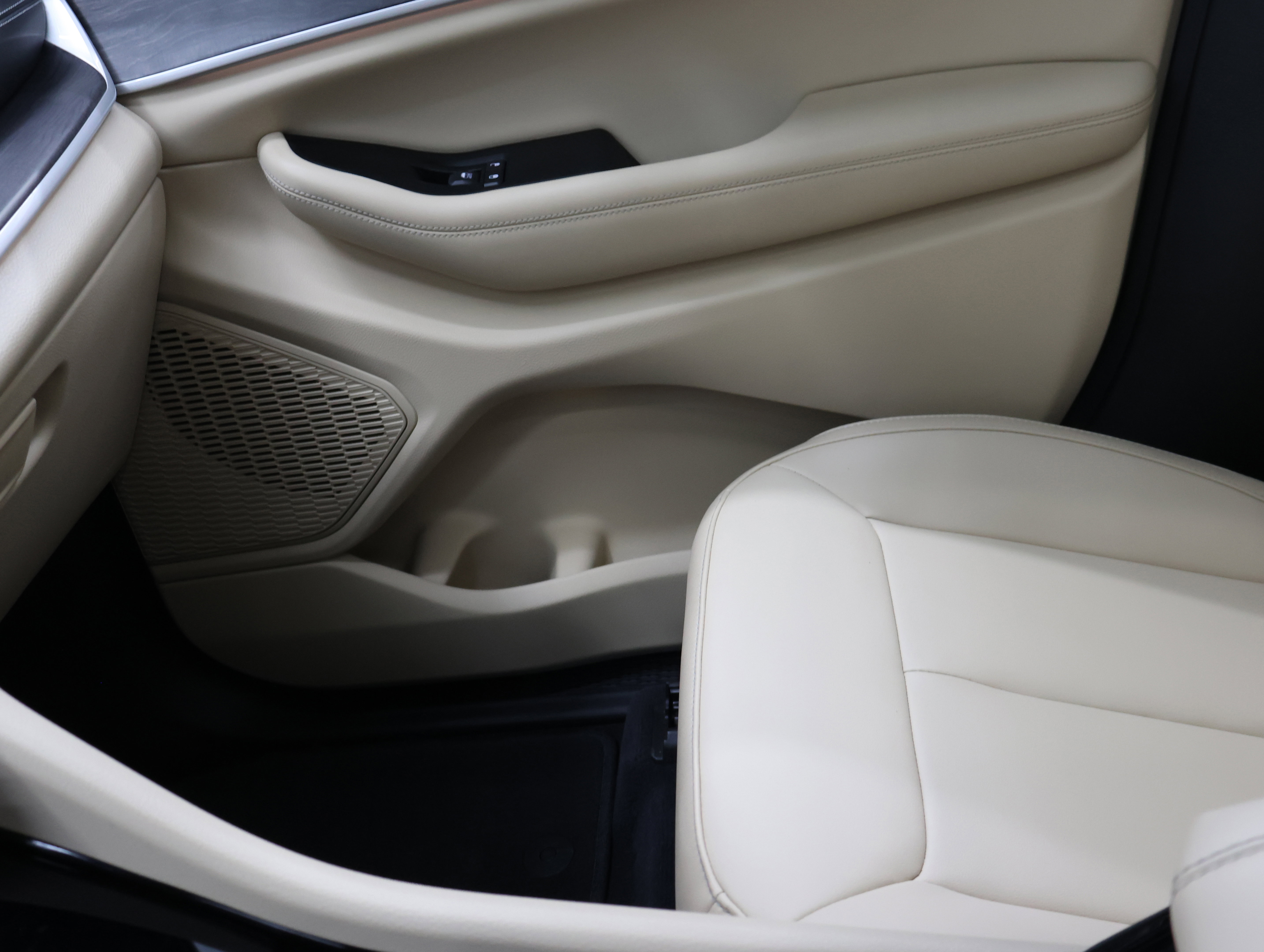 Used 2023 Jeep Grand Cherokee Limited image 14