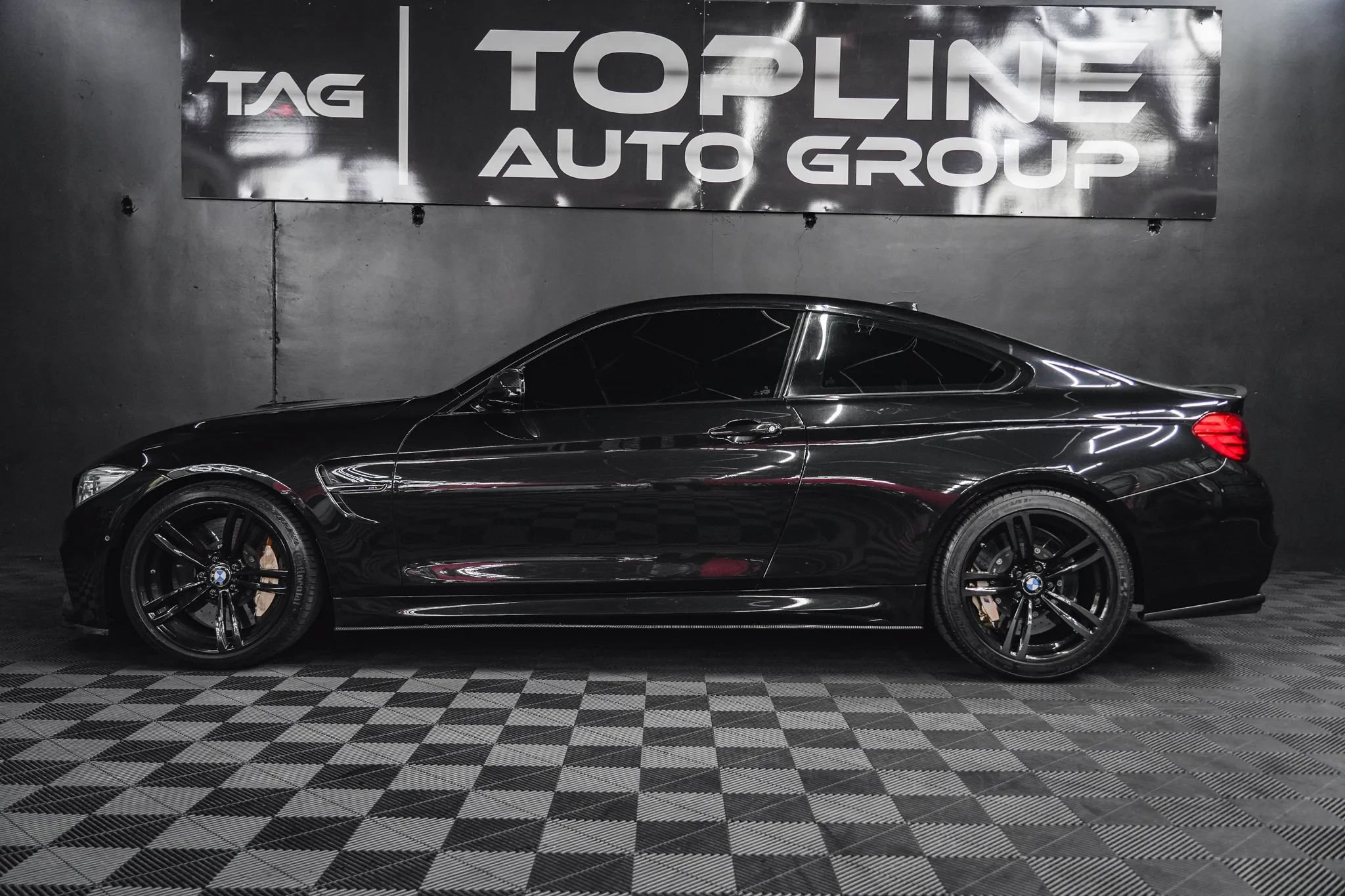 Used 2015 BMW M4 Coupe w/ Executive Package RWD image 28