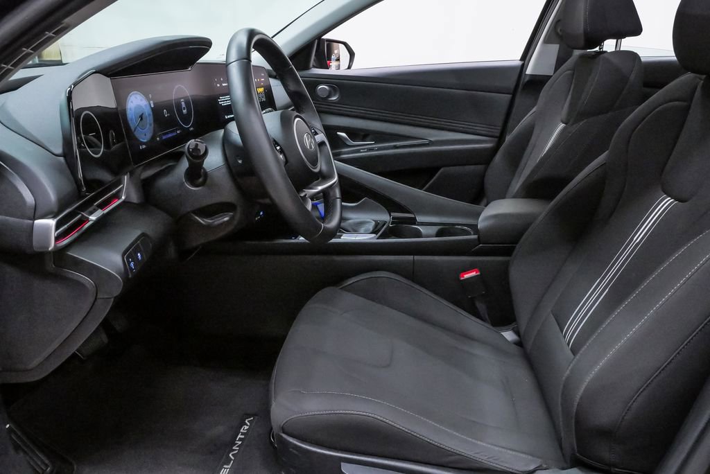 Certified 2024 Hyundai Elantra SEL w/ Convenience Package FWD image 9
