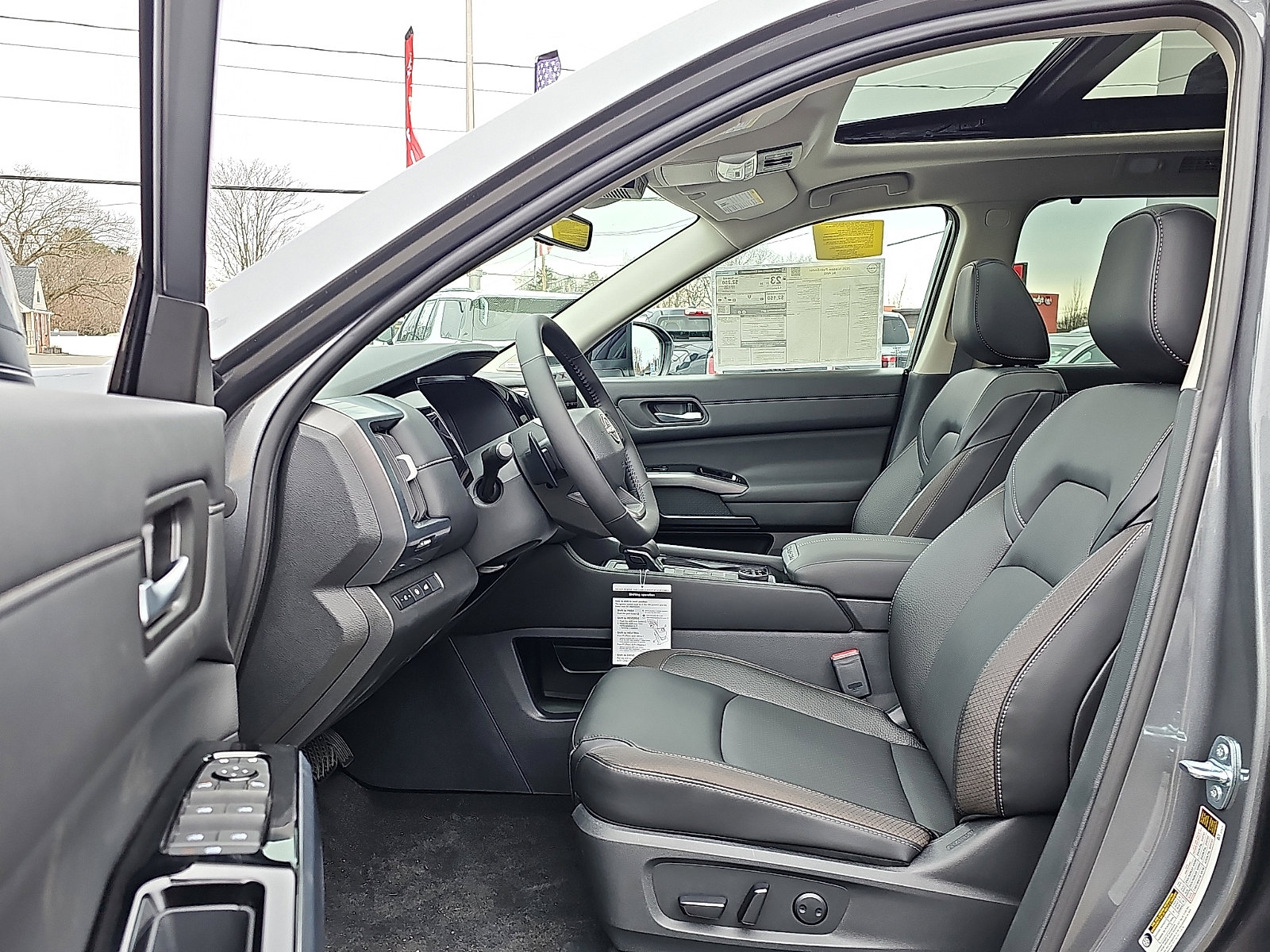 New 2026 Nissan Pathfinder SL w/ SL Premium Package image 9