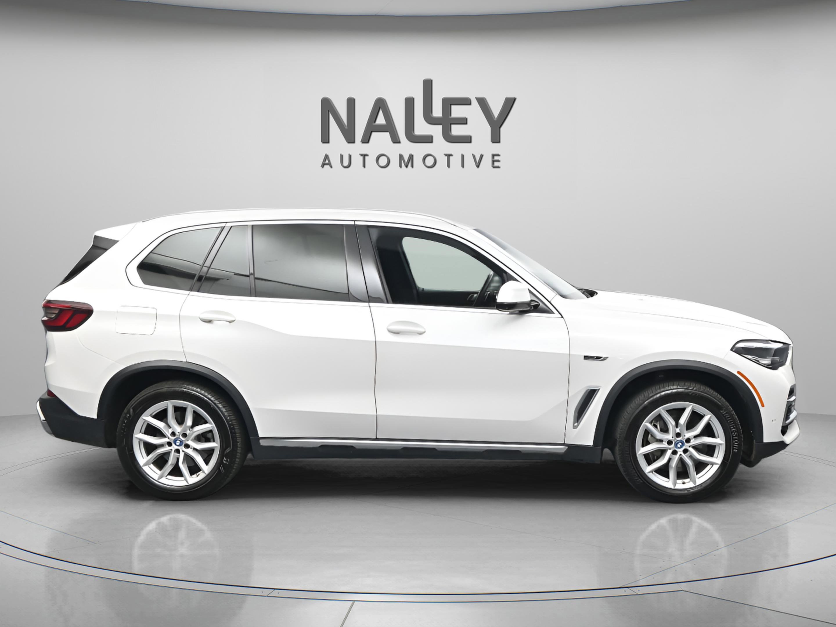 Used 2022 BMW X5 xDrive45e w/ Parking Assistance Package image 14