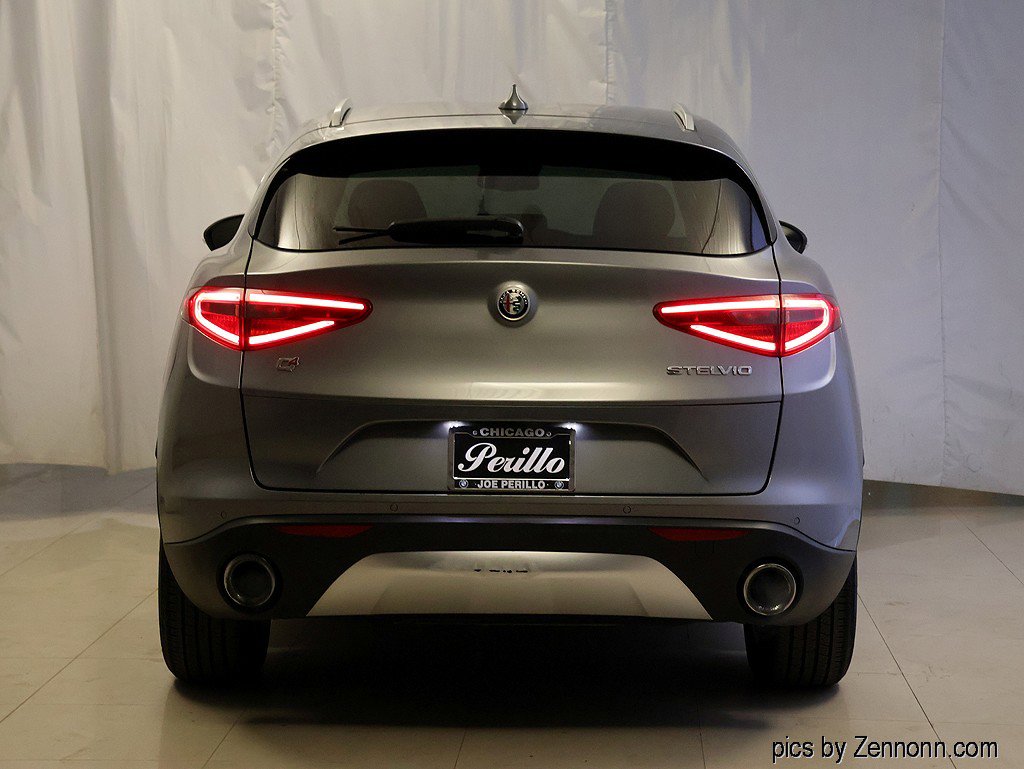 Used 2018 Alfa Romeo Stelvio AWD image 7