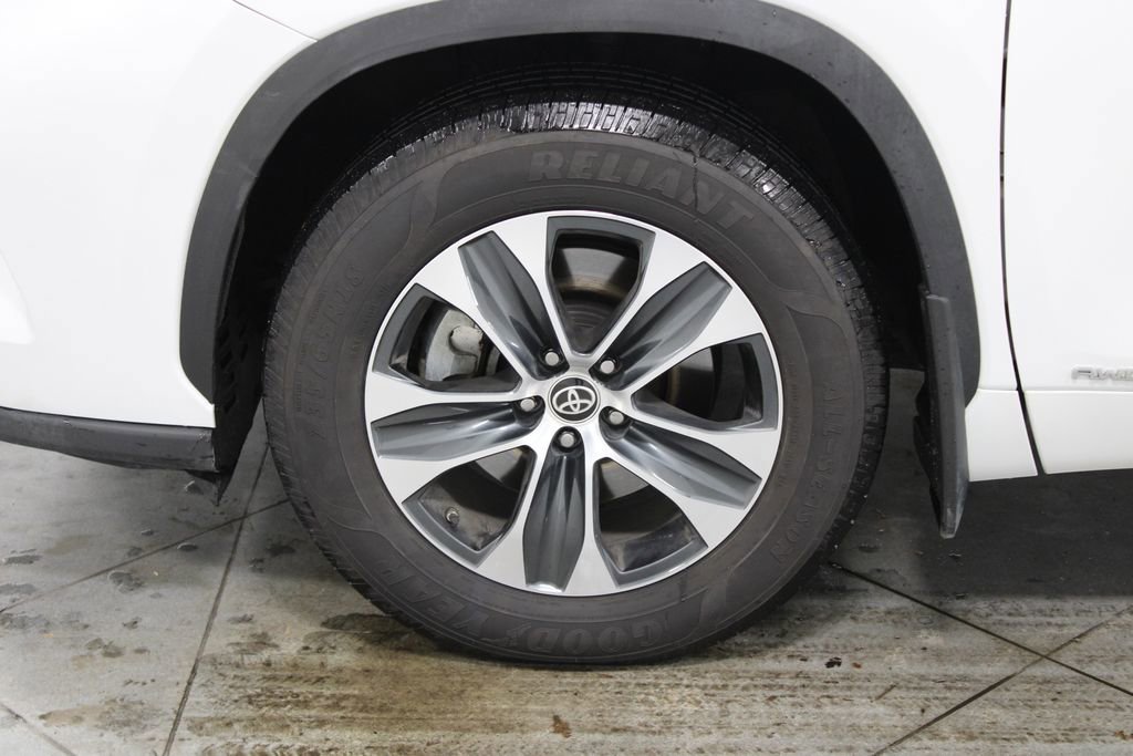 Used 2022 Toyota Highlander XLE image 19