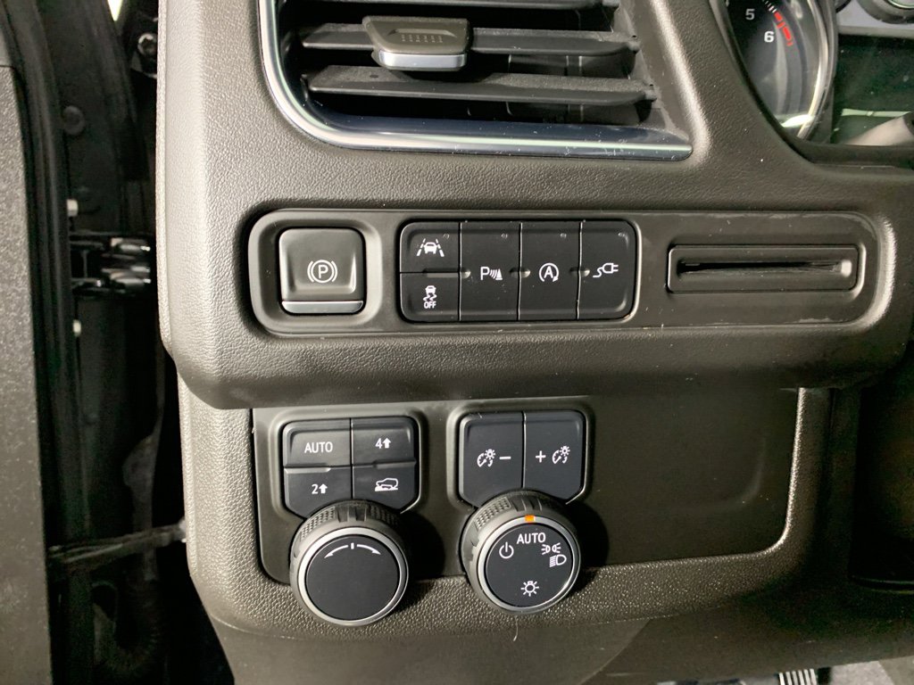 Used 2021 Chevrolet Tahoe LT w/ Luxury Package image 16