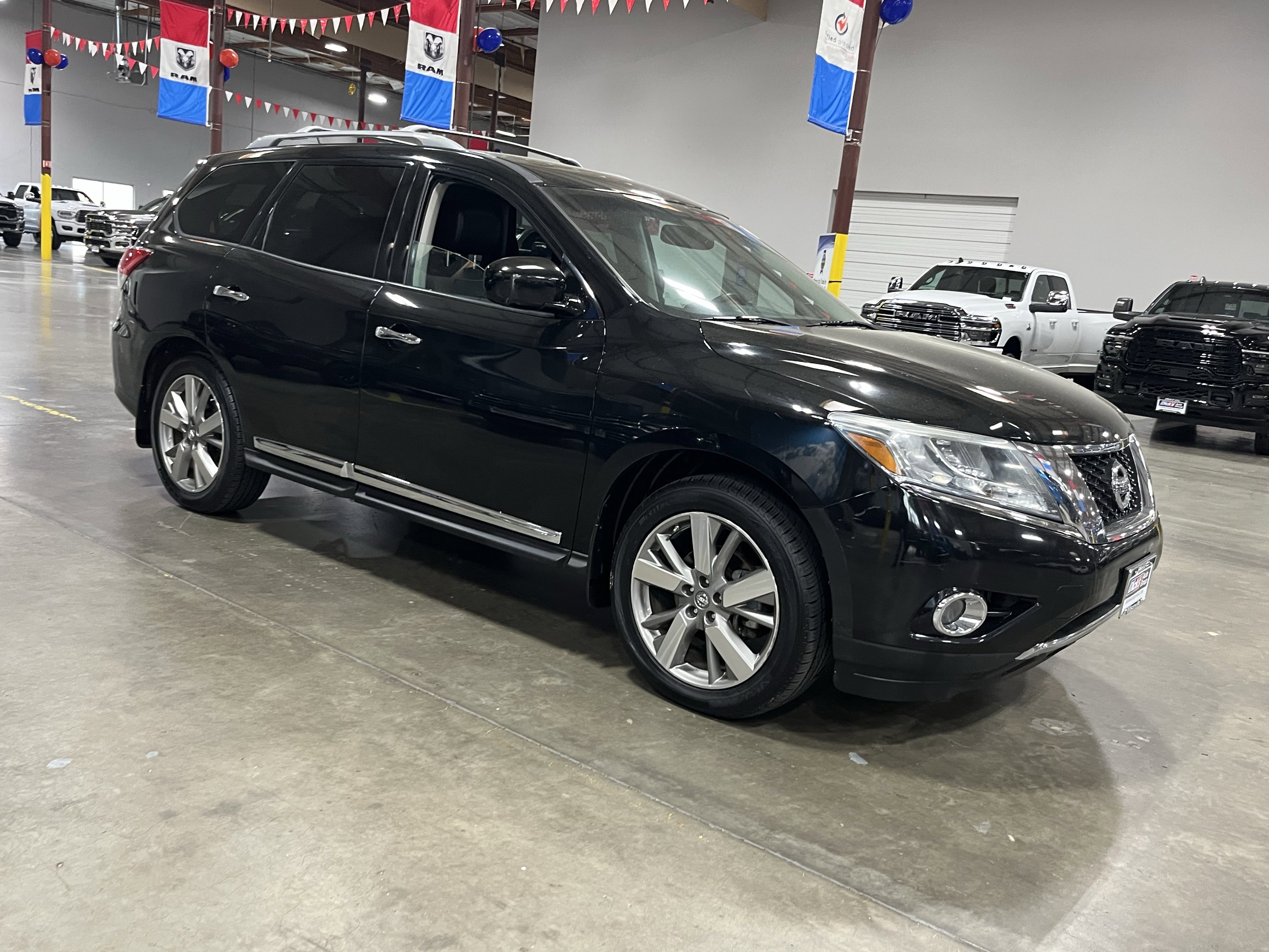 Used 2013 Nissan Pathfinder Platinum w/ Platinum Premium Pkg AWD/4WD image 7