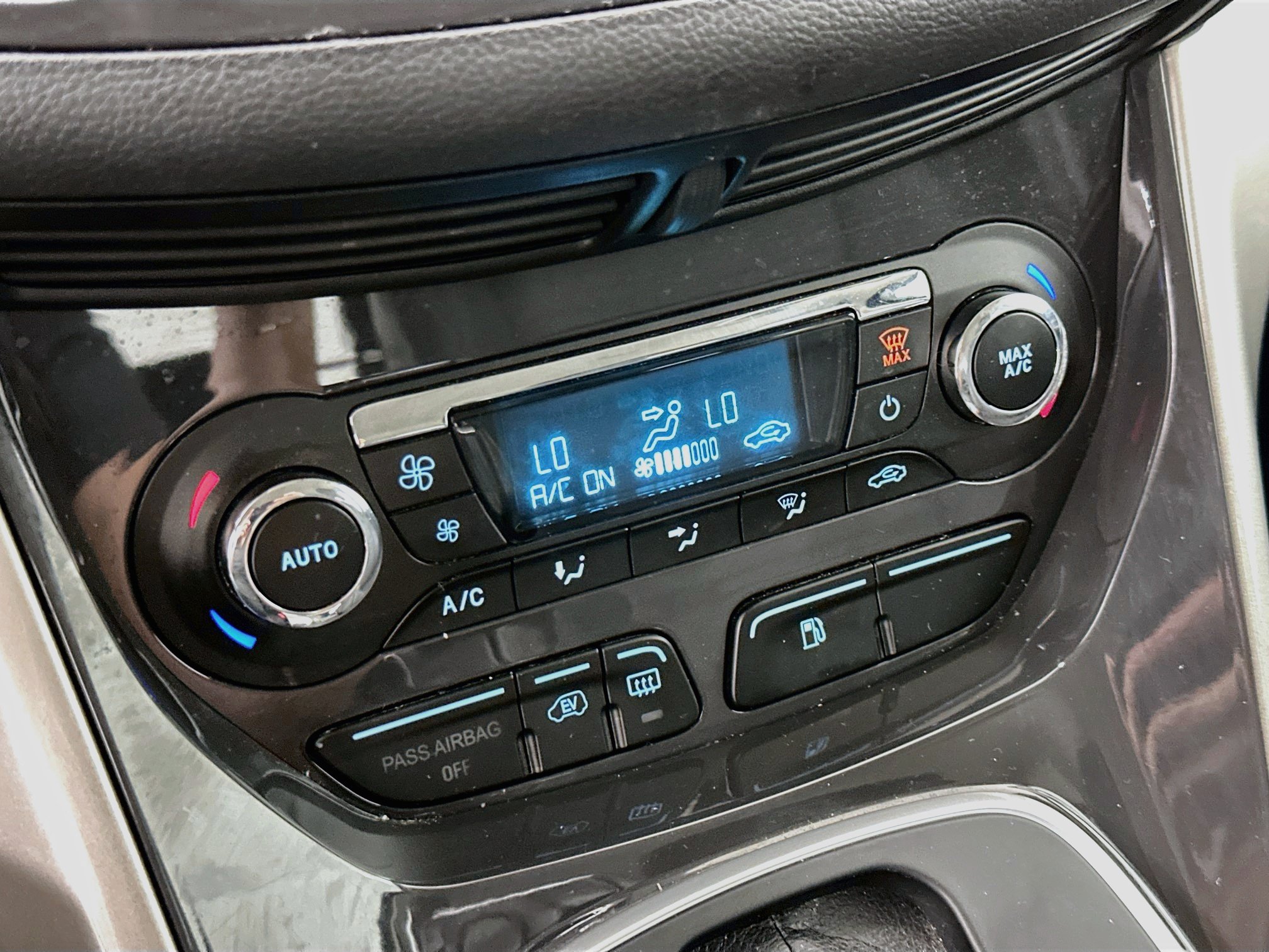 Used 2014 Ford C-MAX Energi SEL w/ Equipment Group 301A FWD image 23