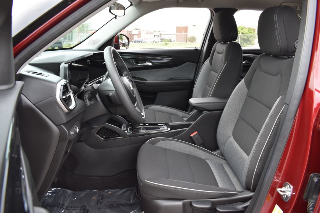 Used 2025 Chevrolet TrailBlazer LT AWD/4WD image 28